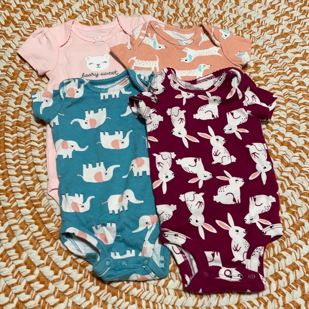 Carter onesie set “BUNDLE 4+ FOR FREE SHIPPING”